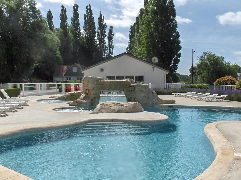 Camping Du Port De Plaisance Peronne  Exterior photo